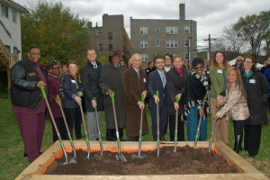 10/30/14 PCC Community Wellness Center hosts groundbreaking ceremony for new community farm in Chicago’s Austin neighborhood