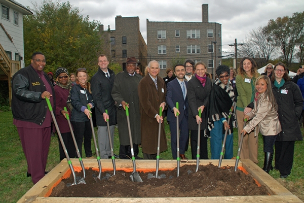 10/30/14 PCC Community Wellness Center hosts groundbreaking ceremony for new community farm in Chicago’s Austin neighborhood